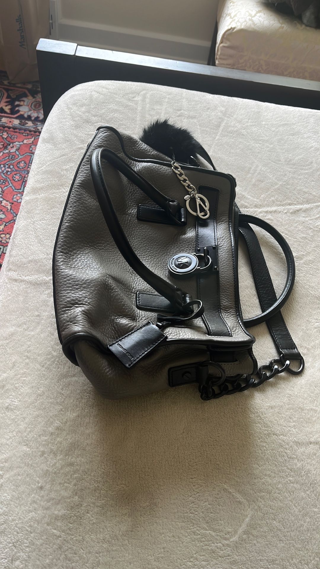 Michael Kors Purse Gary And Black Color