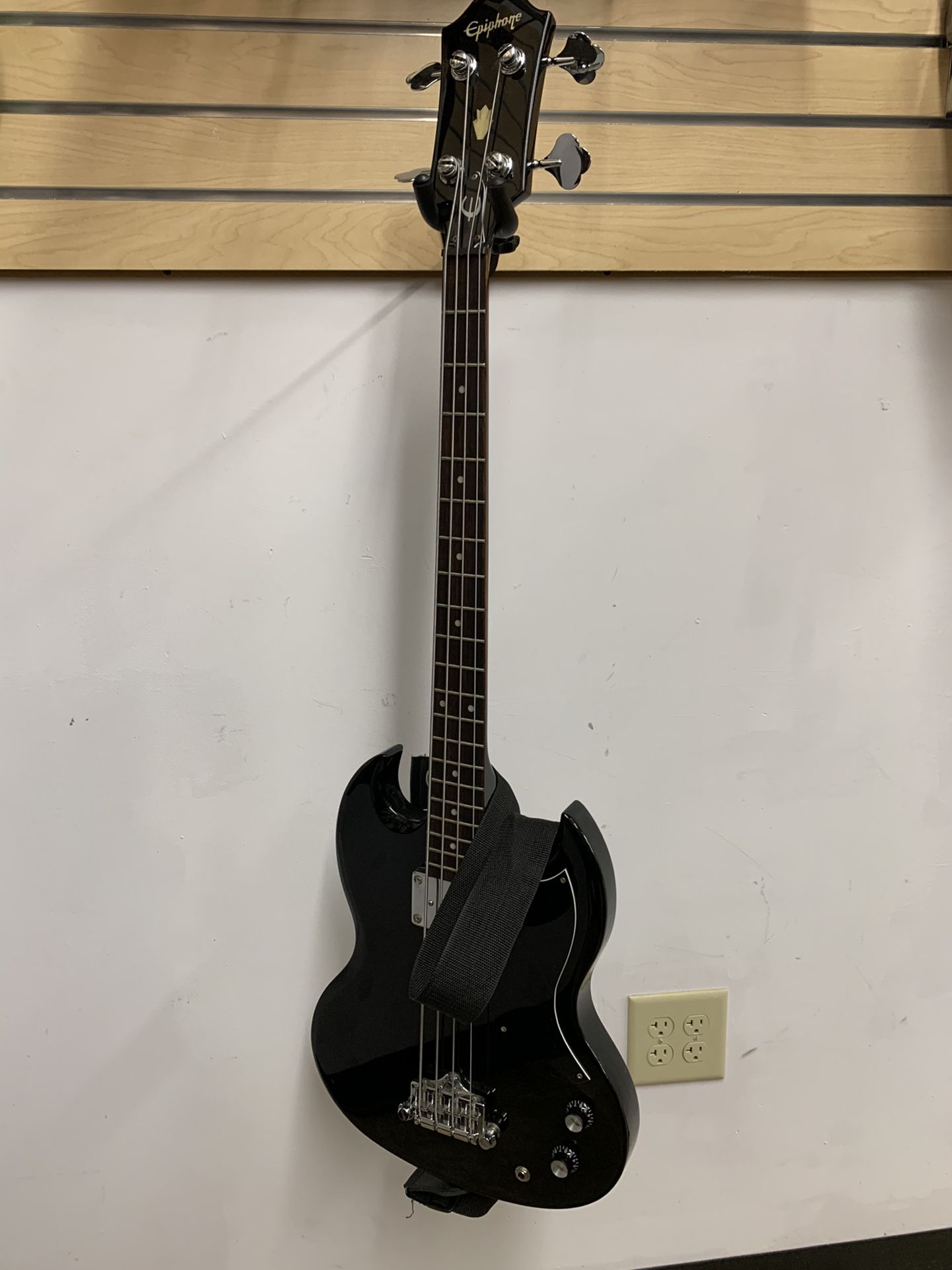Epiphone 4- string Bass Guitar with case