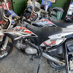 Apollo DB-Z40 Max 140cc Dirt Bike Pit Bike 4 Speed Manual Transmission