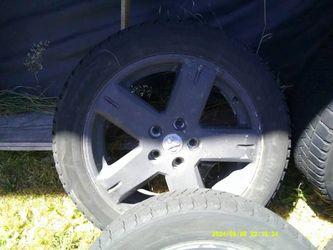 Set of Blizzak snow tires on wheels 225/55/19 off 17 Journey Crossroad