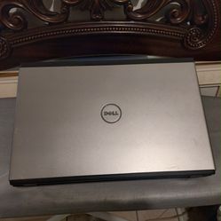 A NICE WORKING DELL LABTOP COMPUTER WINDOWS  10 