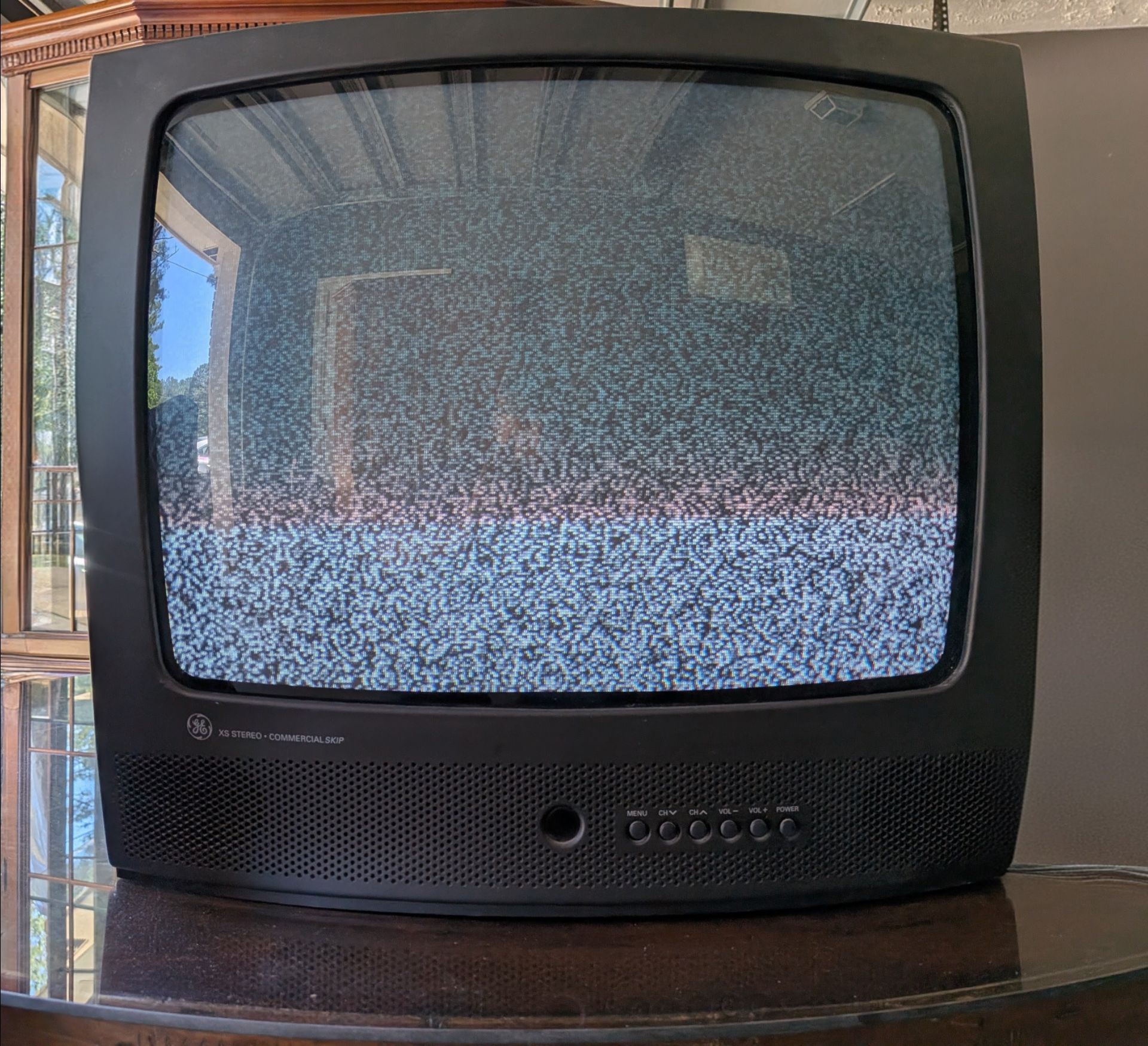 GE 19-inch CRT Color TV (Model 19GT351).