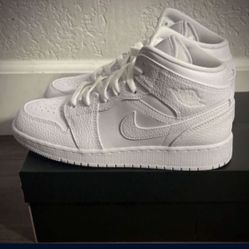 New White Jordan 1 