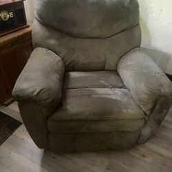 Free Large Comfy Recliner 