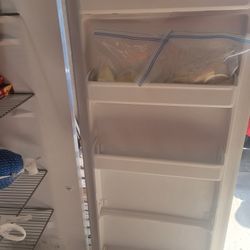 16 Cubic Feet Upright Freezer 