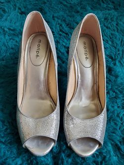 Maripé Amaya silver pumps