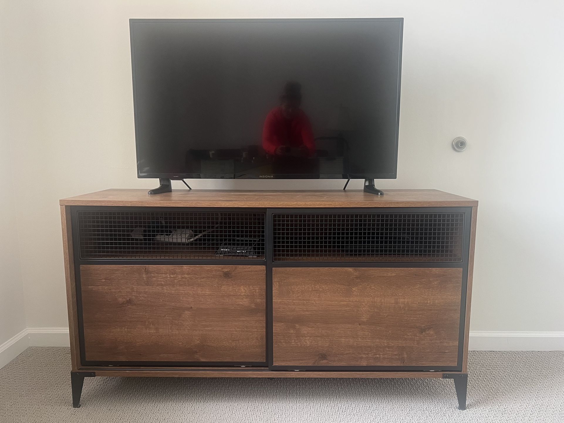 Insignia TV & Console Table