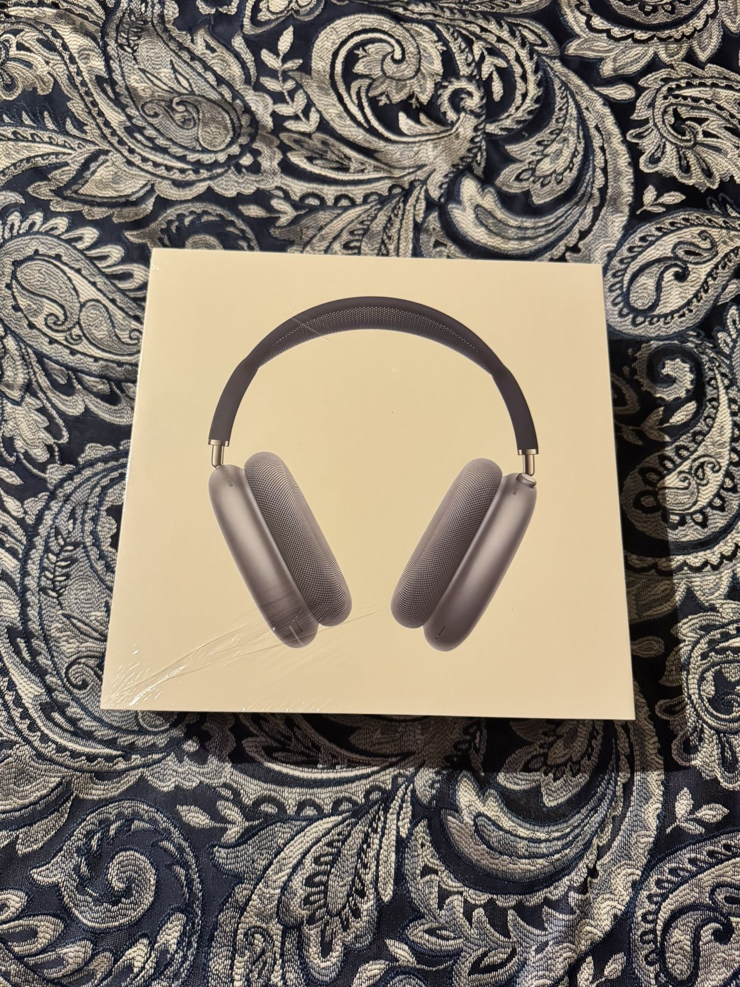 Blue AirPods Max w/Smart Case