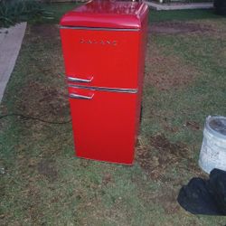 Galanz Mini Fridge With Freezer