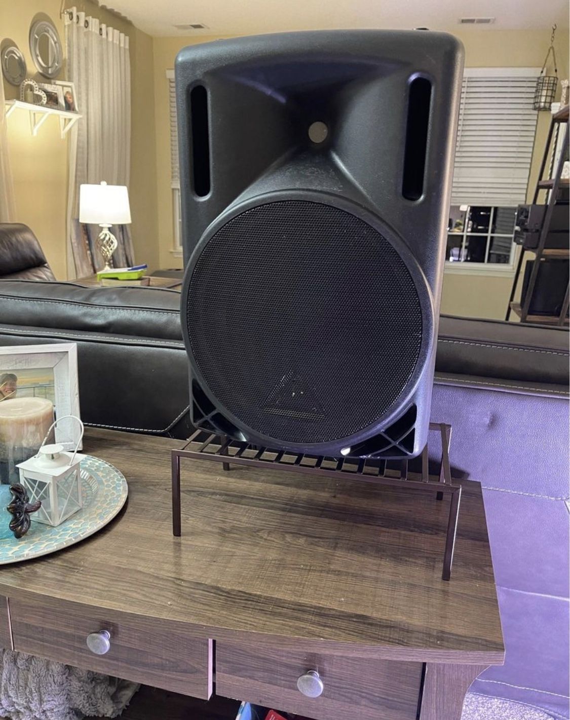 Behringer Eurolive B215D 550W 15 inch Powered PA Speaker