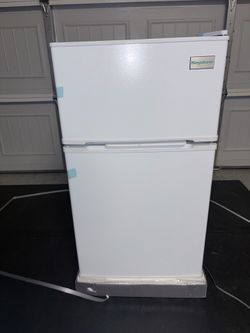 Keystone mini fridge and freezer