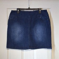 S.C. & CO. Blue Denim pull-on skort/skirt with built in stretch shorts, L