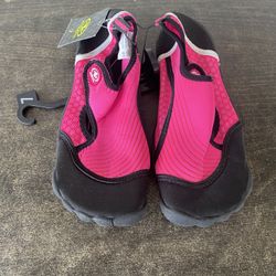 Athletic works water shoes size 7wmns