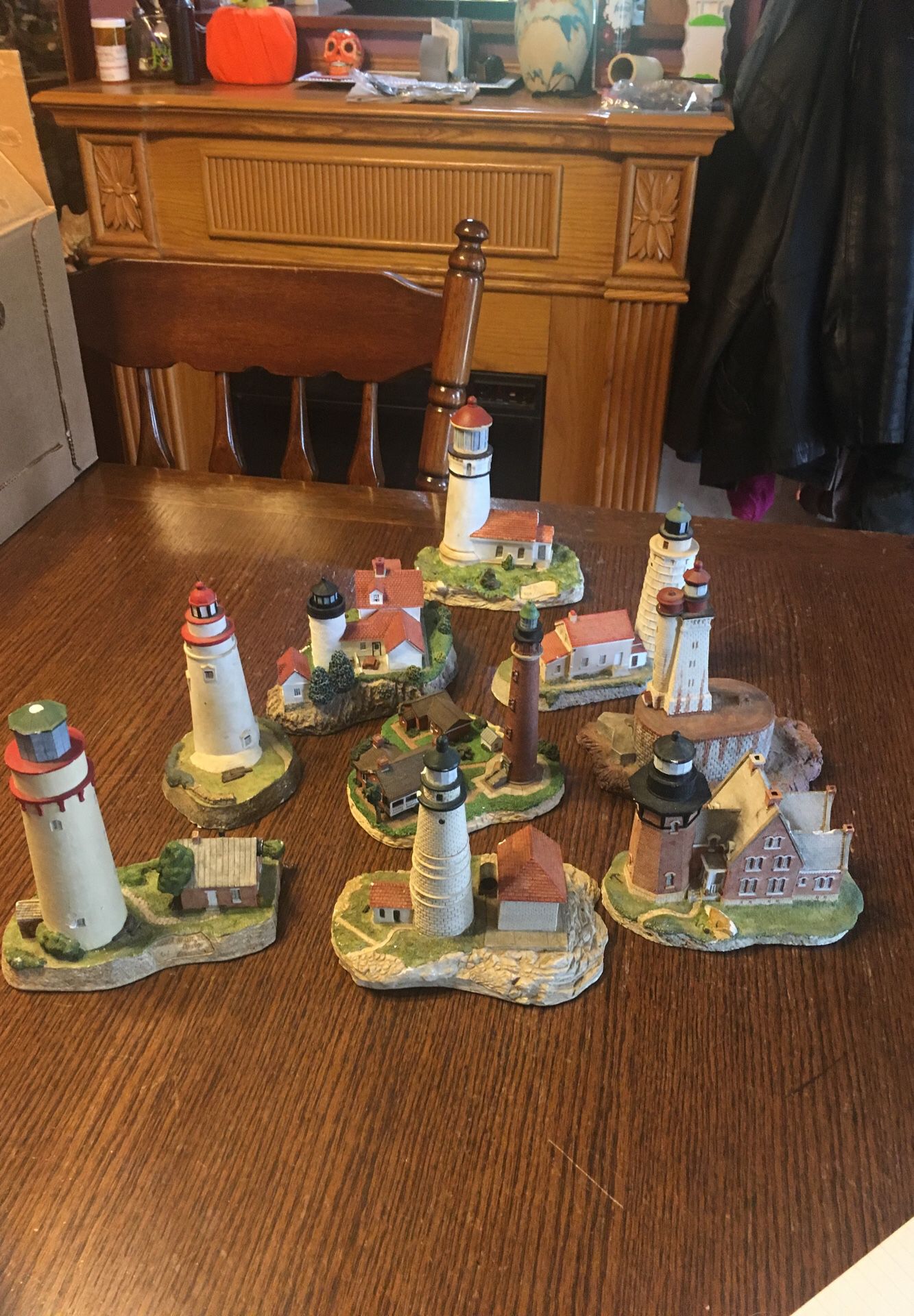 Collectible light houses in the United States.