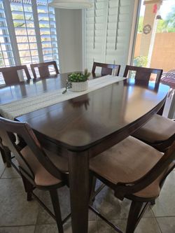 Dining room table & 8 chairs