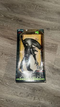 1997 Kenner/Hasbro Signature Series “Warrior Drone” from Alien Resurrection (Movie Edition)