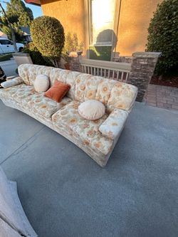 Vintage Curved Floral Sofa – 3‑Seater