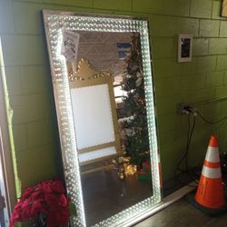 Nice LED Mirror ( Ask For Jose)