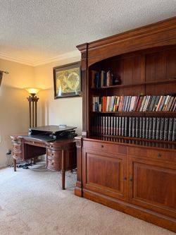 Bookshelf w/tv lift