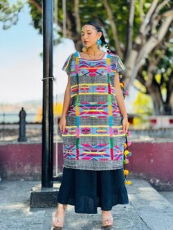 Artesanal dresses and accessoories
