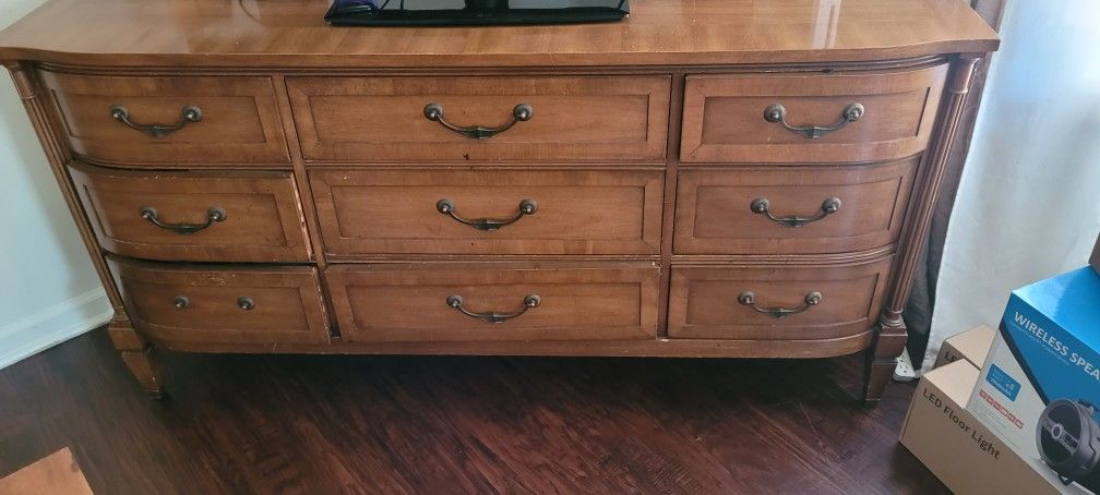 Dresser