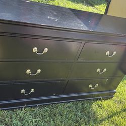 Dresser With Mirror