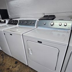 MAYTAG WASHER AND DRYER SET. 