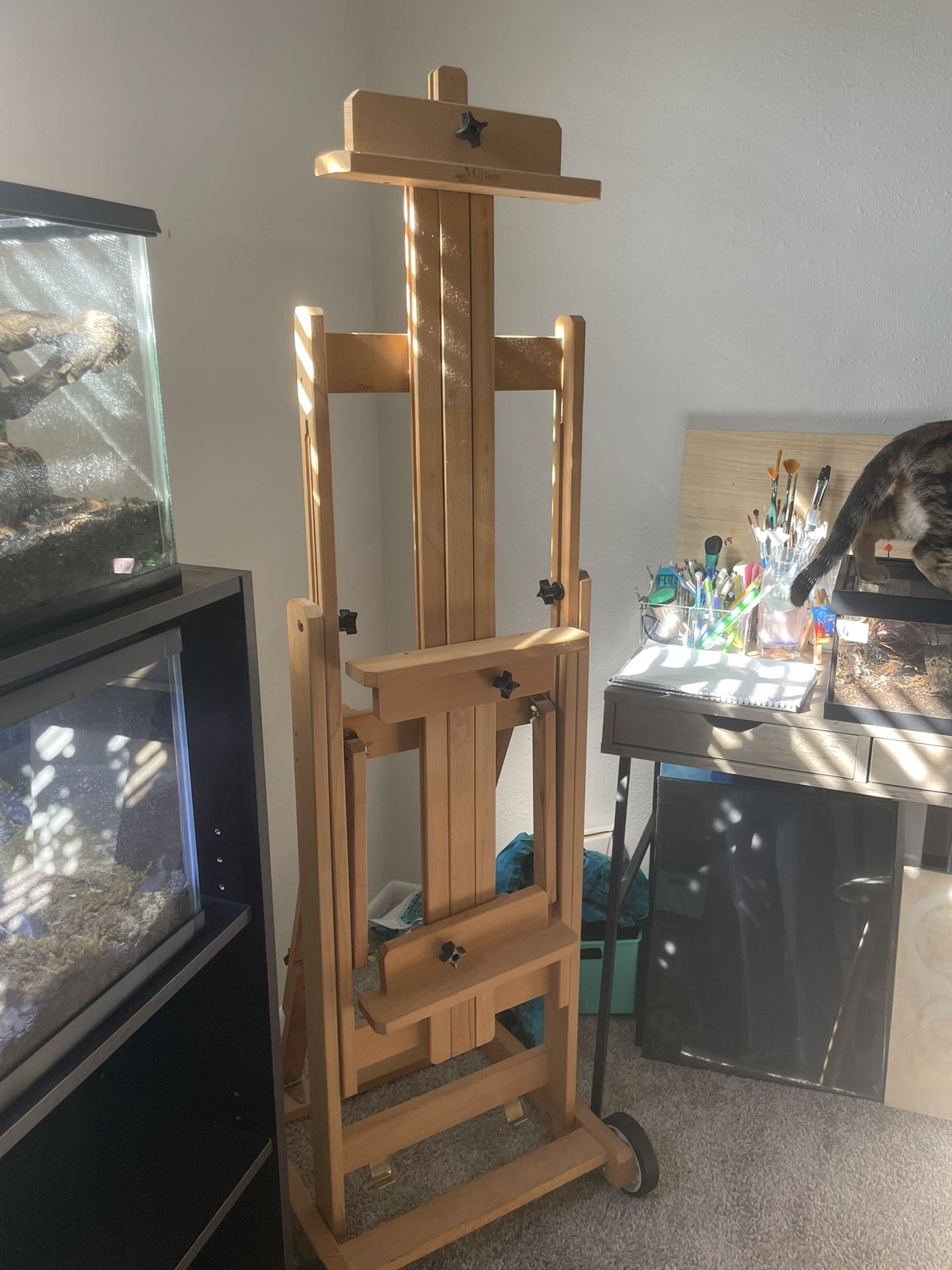 PERFECT CONDITION WOODEN EASEL