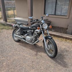 2023 Yamaha v-star starter bike
