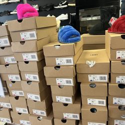 UGGS T FLUFF YEAH SLIDE