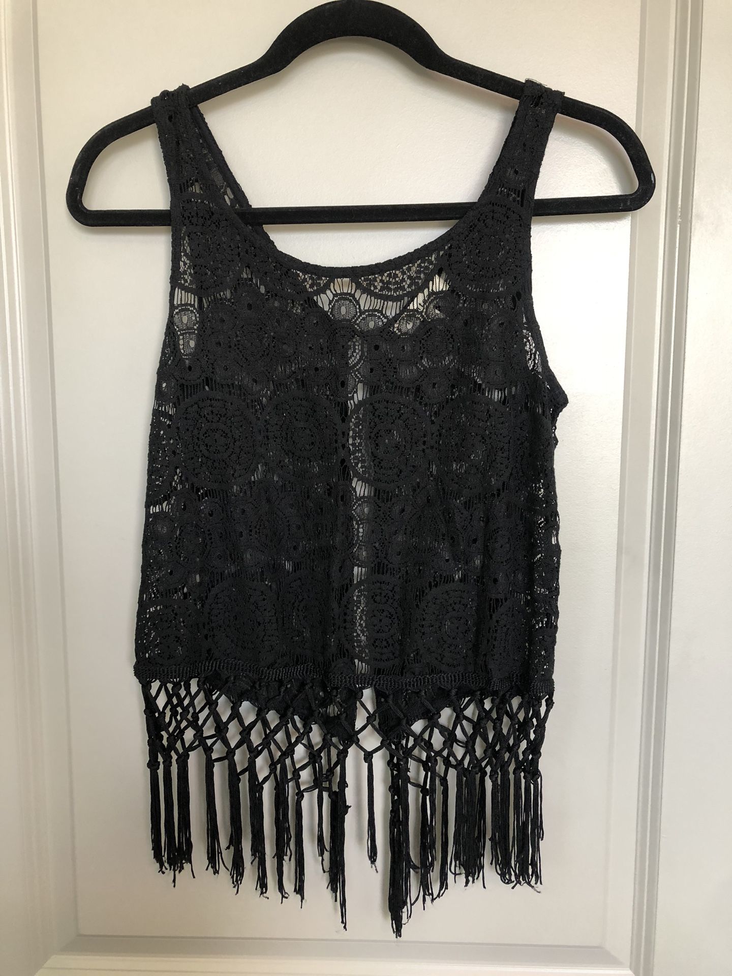 Women’s Black Lace Fringe Top Size Small