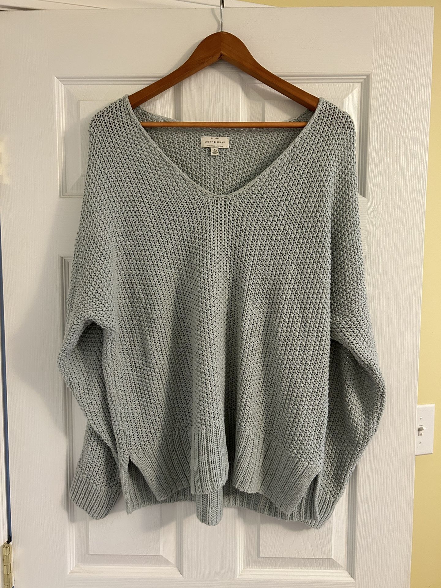 Lucky Brand Women's V-Neck Cable Knit Sweater in Light Blue Medium