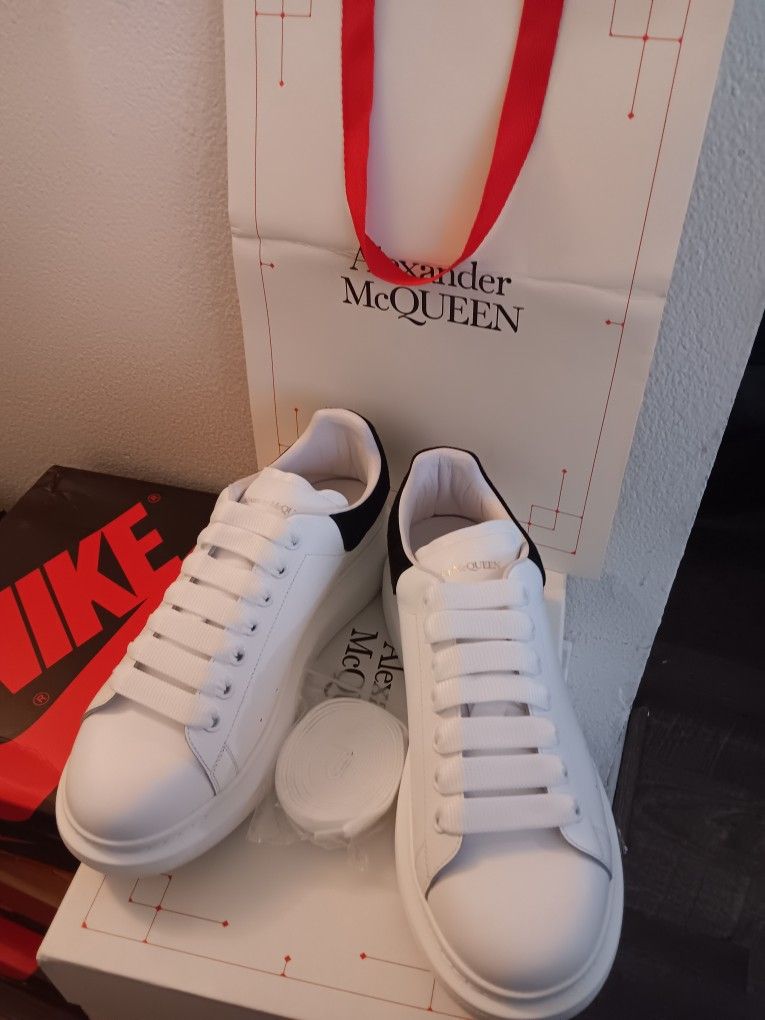 Alexander McQueen Black heel Sneaker