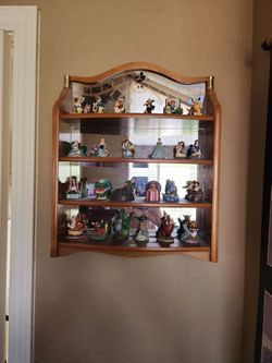 Antique Disney Shelf / With 24 Characters