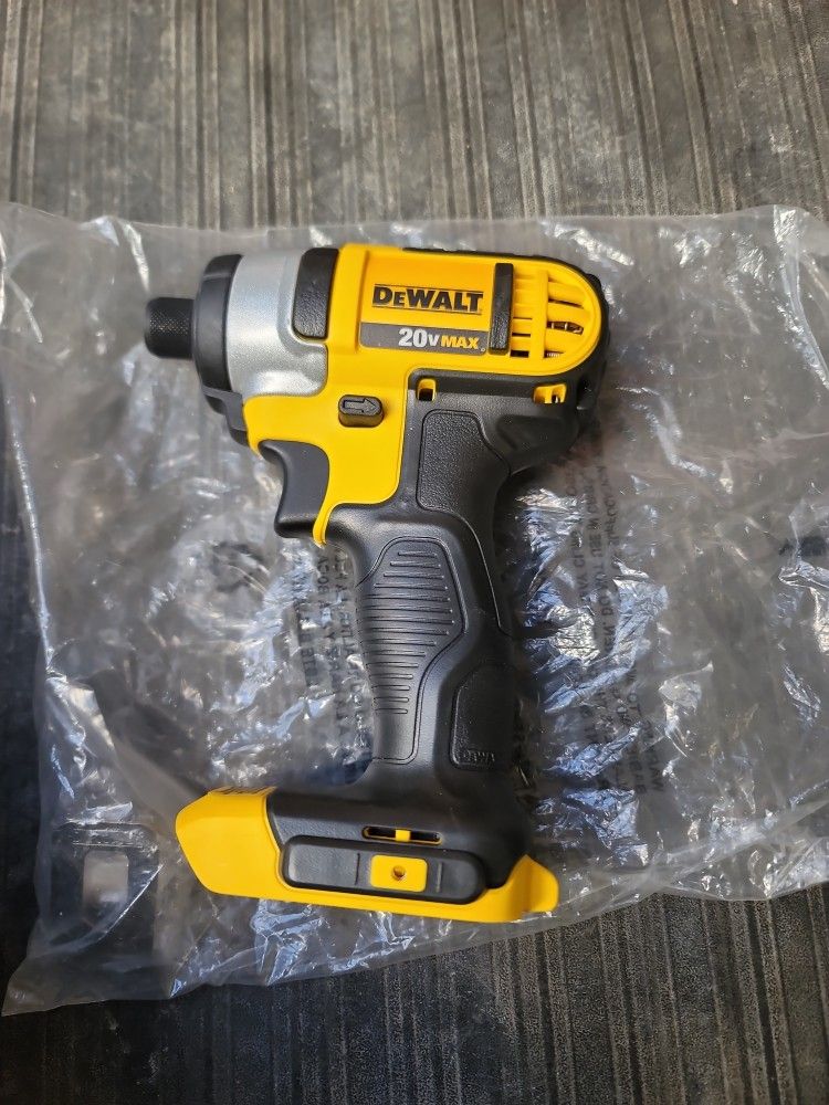 DEWALT 20VMAX 1/4"(6MM) CORDLESS IMPACT DRIVER NEW (TOOL ONLY)