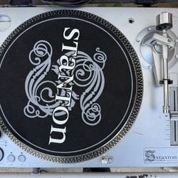 Direct Drive Turn Table With Stereo Receiver.