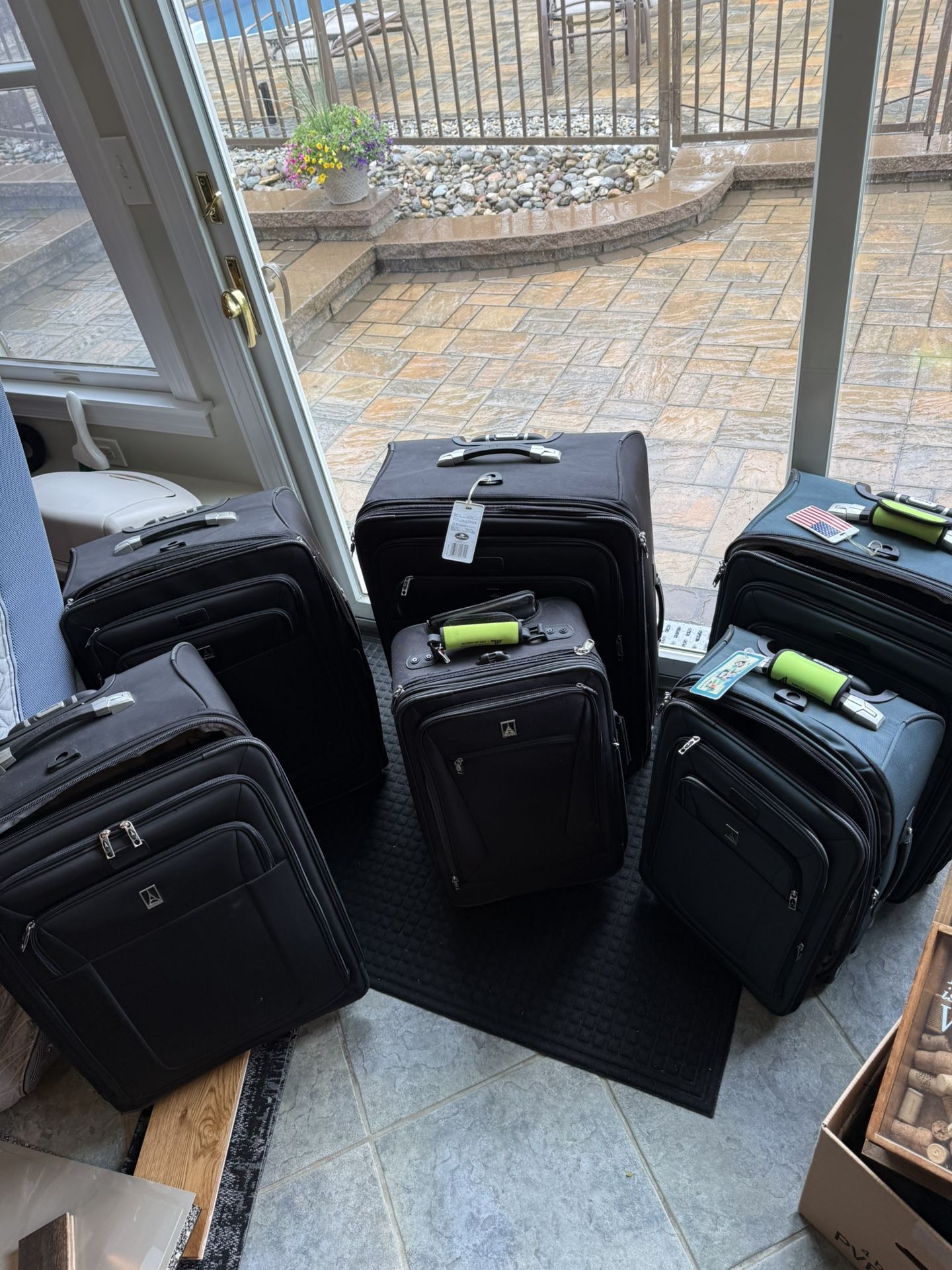 6 Travel Pro Suitcases - GREAT Condition