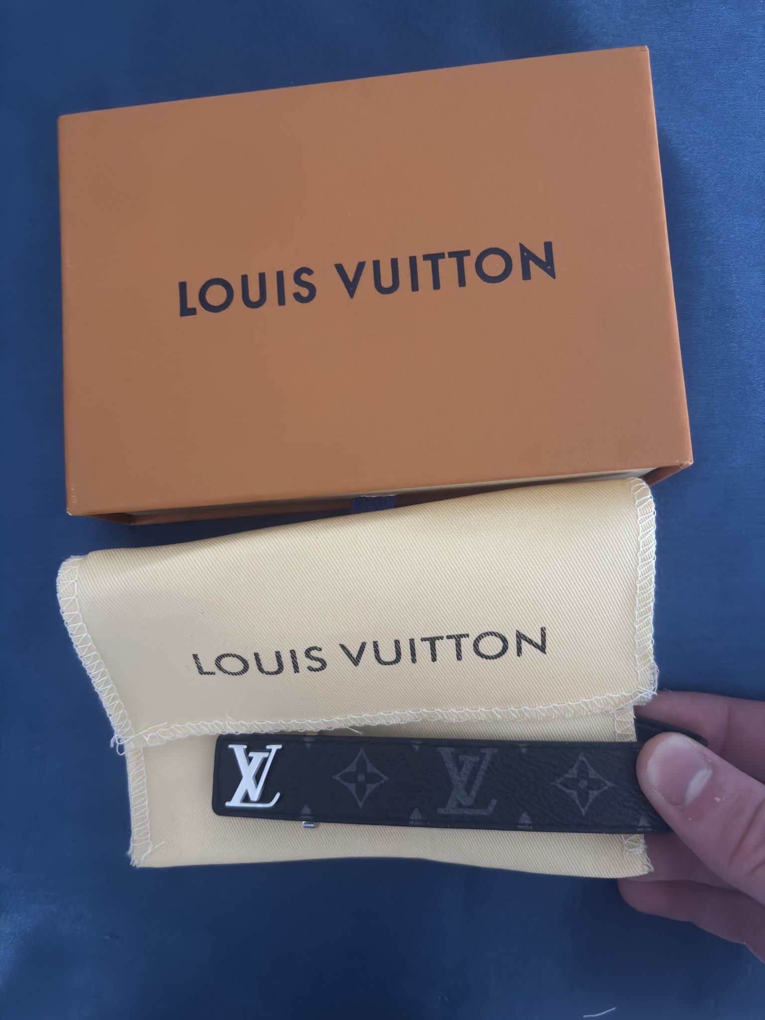 leather bracelet comes with full packaging and certification