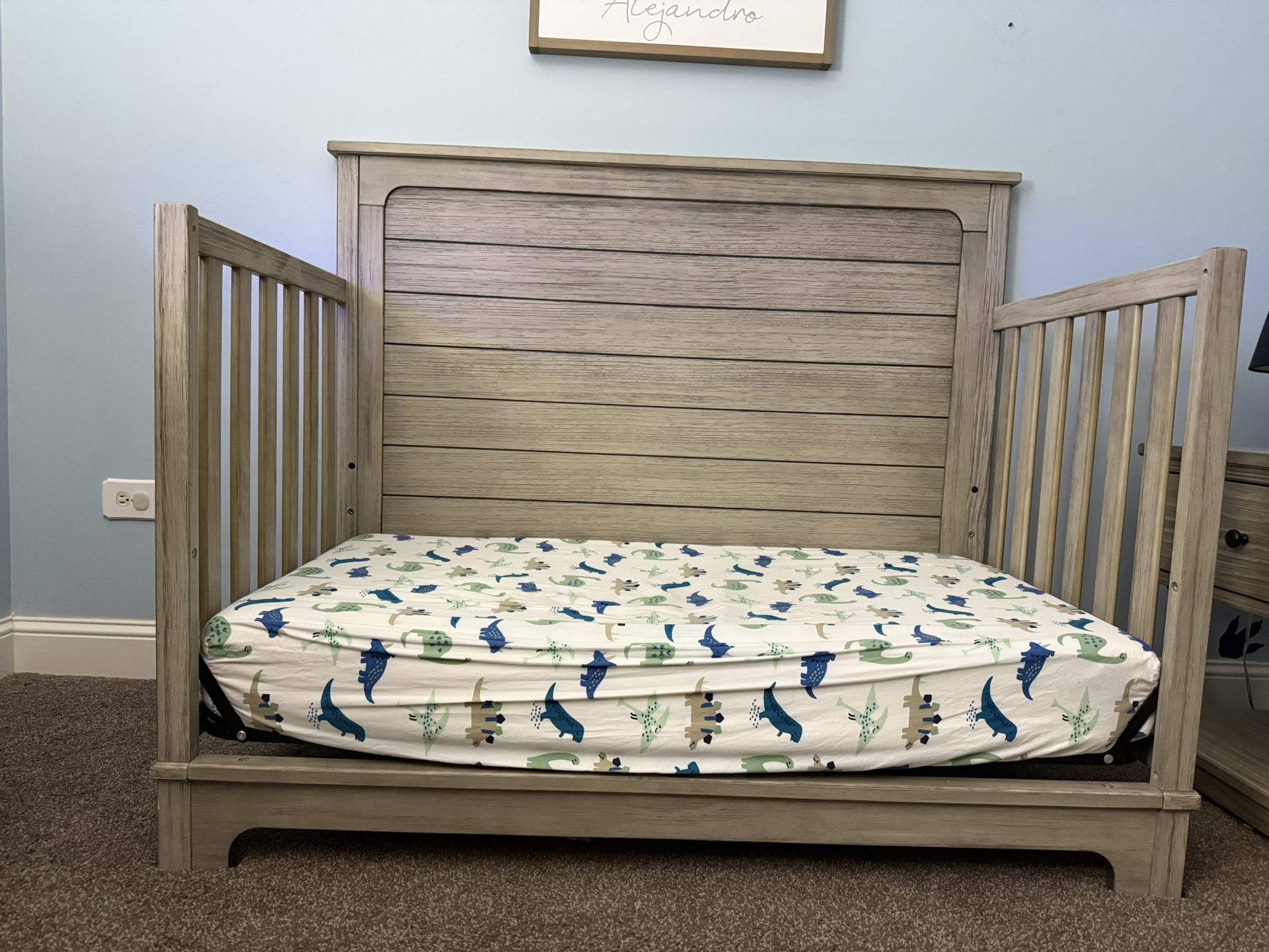 Delta 4-1 Monterey Baby Crib Set 