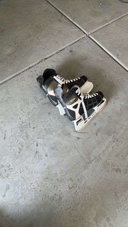 Like new condition ice hockey skates size 12 for men