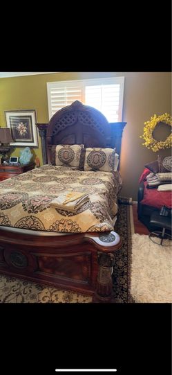 Morocco styled Elegant Queen bedroom set