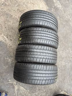 Set of 4 nice Michelin Pilot sport all season  215/45/17 ( We install & balance)