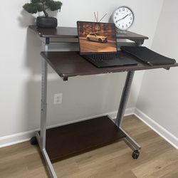 Adjustable standing Desk