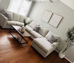 Olivia 🎉 brand new/ modern/luxury 🌼 Large Cream Fabric Sectional Sofa with Chaise