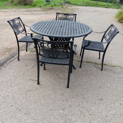 Cast Aluminum Patio Table And 4 Chairs