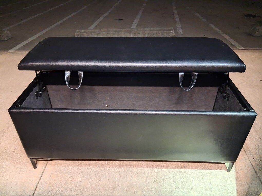 !!!! PRICE DROP !!!! Upholstered Full Size Storage Ottoman 