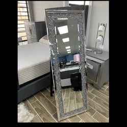 New Mirror Stand 