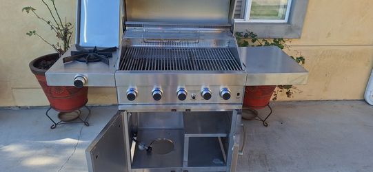 Grill Propane  Bbq  Like New "