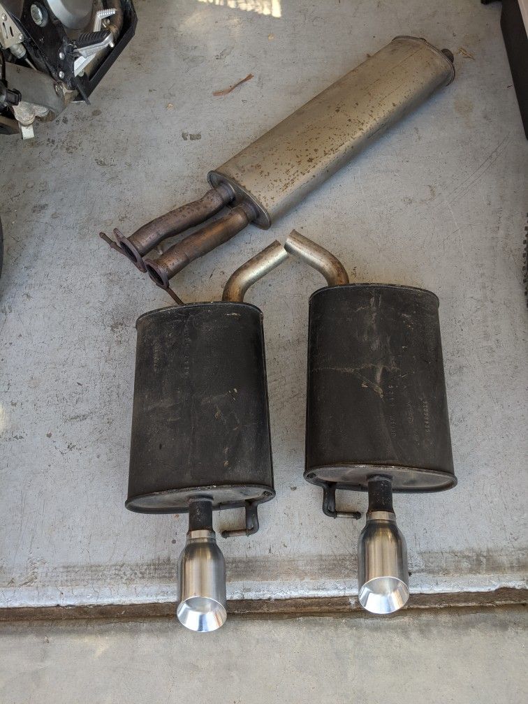 2015 Lincoln MKS OEM Dual Exhaust Mufflers And Resonator