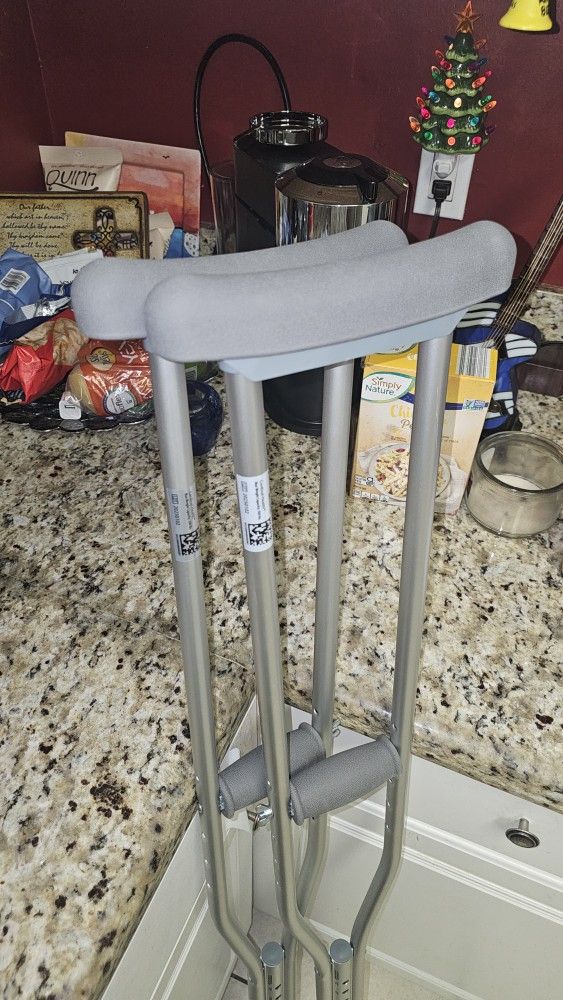 NEW Adjustable Crutches